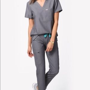 Figs Catarina one-pocket scrub top
